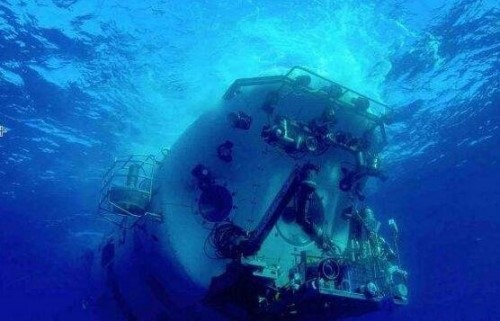 蛟龙号潜水员吓疯传说 海底惊现12米巨型真龙吓死人