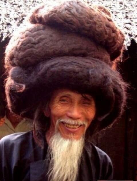 世界上头发最长的男人 越南老人头发长6.8米(50年没剪